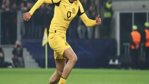 欧冠16强激战：皇家马德里与马竞巅峰对决，巴塞罗那逃脱巴黎危机